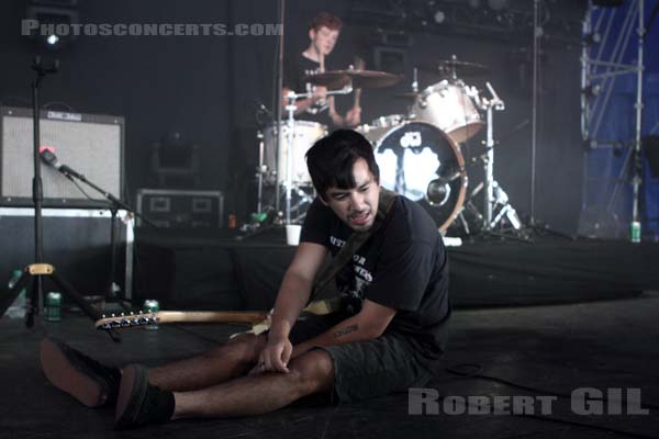 FIDLAR - 2013-06-30 - PARIS - Hippodrome de Longchamp - Zac Carper - Max Kuehn